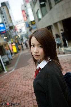 抓住胸前跳动两只兔子