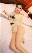 女大学生打小孩