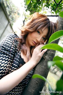 满溢游泳池秋蝉